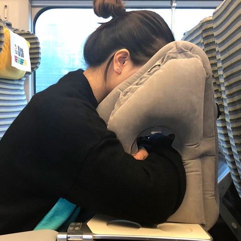Inflatable travel pillow